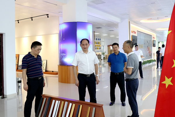 縣長馬吉云赴企業(yè)開展“送政策、解難題、優(yōu)服務(wù)”活動(dòng)